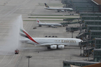 空客A380定期航班首抵北京 体验奢华机舱