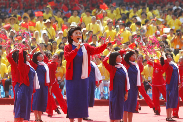 重庆10万人唱响2011中华红歌会