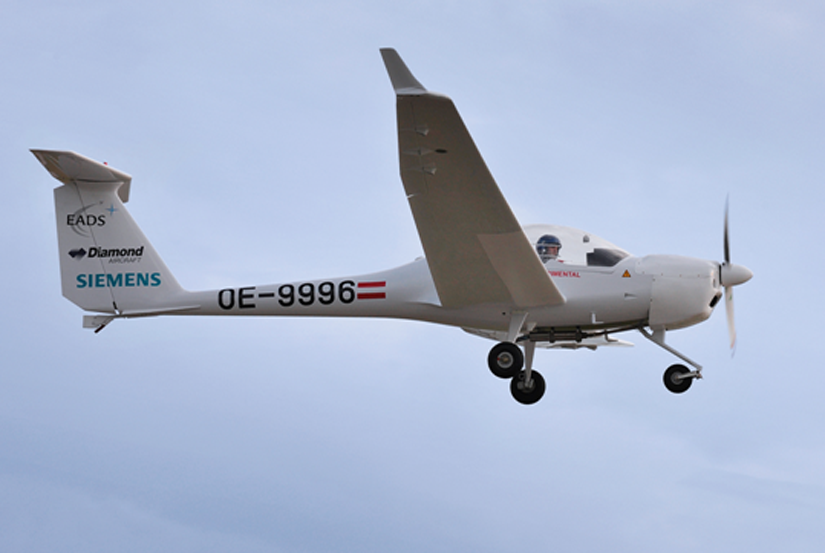 DA36 E-Star动力滑翔机拥有一套混合动力装置。一台电机负责驱动螺旋桨，飞机的电池由一台小型内燃机充电 _工业化创新