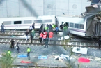 西班牙火车脱轨致大量死伤