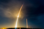 SpaceX火箭回收终获成功 马斯克较劲贝索斯