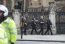 伦敦袭击者身份确认 相关嫌疑人抓捕进行中