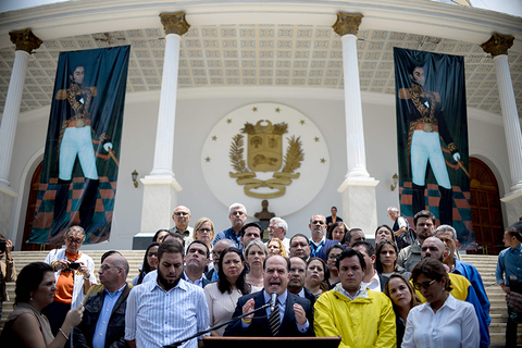 委内瑞拉国会被废,亲总统的最高法院强夺立法