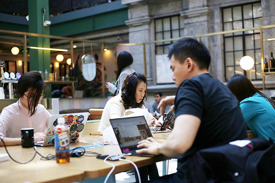 WeWork Joins Foreigners Laboring for Space in China’s Sharing Economy