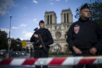 巴黎圣母院外现持锤袭警事件 法政府定性为恐袭 