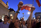 波兰政府拟将最高法院多数法官解职 欧盟扬言祭最严厉制裁