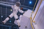 CNBC记者造访“太空营” 体验太空漫步
