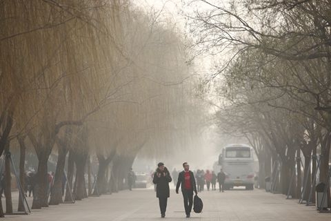 2017年入冬最强雾霾天气来袭  全国近90城发布预警