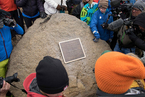 为冰川举行葬礼 冰岛立起世界首座冰川消亡纪念碑