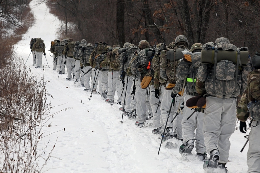 俄乌局势持续紧张 8500名美军处于高度戒备状态