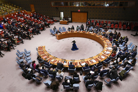 联合国安理会通过举行紧急特别联大决议  中国解释为何弃权