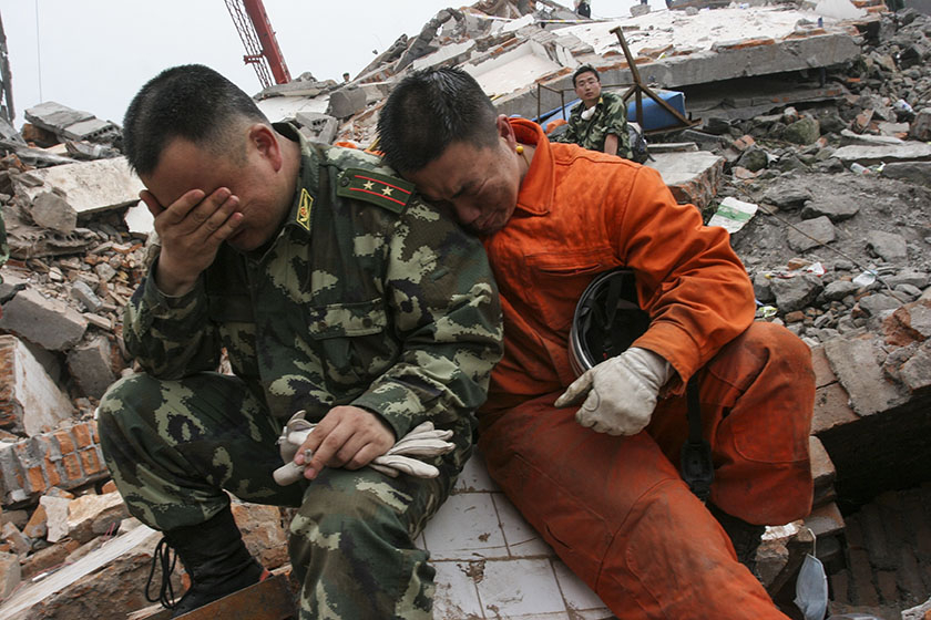 Rescue personnel cry after saving a victim who was buried under rubble for 124 hours in Deyang on May 17, 2008. Photo: VCG_Gallery: Remembering Wenchuan