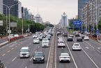 北京银保监局：鼓励险企向疫情严重地区停驶营运车辆开通车险延期服务