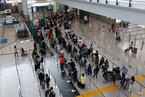 香港放开入境管控 7月旅客同比增4.5倍 