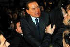 意大利总理贝卢斯科尼遭袭击入院