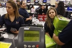 【市场动态】美国6月份消费者支出小幅上升；通货膨胀打击美国人收入