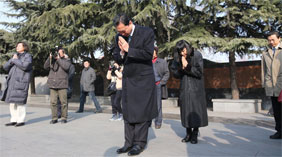 日本前首相鸠山参观南京大屠杀纪念馆