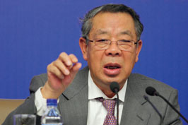 邵秉仁从2002年出任国家电力监管委员会副主席，亲身经历和参与了中国社会主义市场经济体制提出和建设的全过程。