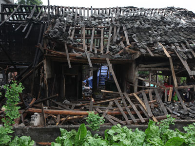 2013年4月23日，四川芦山县龙门乡，被地震摧毁的房屋。