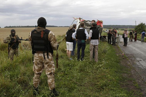 【视频】国际组织在MH17坠毁现场调查受阻