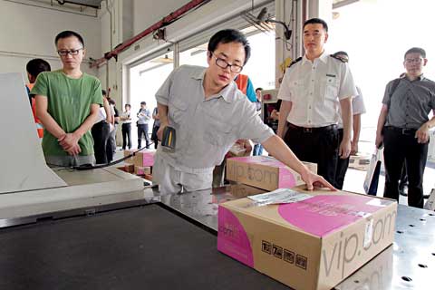 Foreign goods that Chinese shoppers bought online pass through customs in Guangzhou