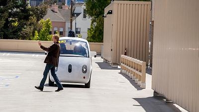 谷歌无人驾驶汽车目击的怪人
