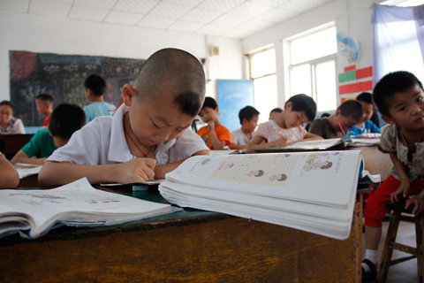 Students study at a private school in Beijing that caters to migrant workers' children on May 28, 2015. Photo: Visual China