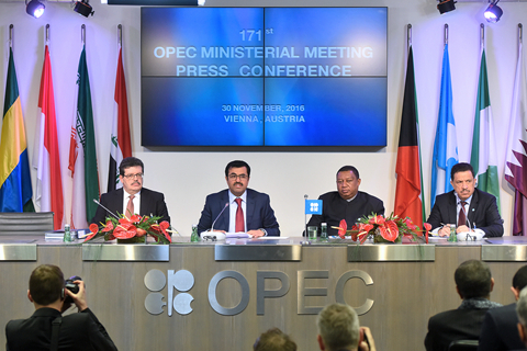OPEC达成原油减产协议 美油涨逾8%