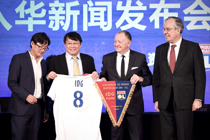 IDG Capital Partners founding general partner Xiong Xiaoge (second from left) and Olympique Lyonnais President Jean-Michel Aulas (second from right) stand with French Ambassador to China Maurice Gourdault-Montagne (right) and IDG Capital Partners venture partner Li Jianguang during a ceremony in Beijing on Tuesday. The ceremony formalized Chinese investment fund IDG Capital Partners' taking a 20 percent stake in Olympique Lyonnais. Photo:  Greg Baker/Visual China