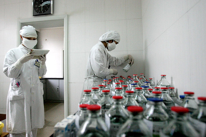 Nurses carry out routine drug inspections in Zhengzhou, Henan province. China's health authorities are investigating an incident that resulted in five patients being infected with HIV in Zhejiang province. Photo: Visual China