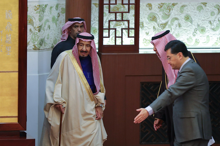 Saudi Arabia's King Salman bin Abdulaziz Al-Saud (center) attends a signing ceremony at the Great Hall of the People in Beijing, China, on March 16. King Salman is in China on a state visit from March 15-18. Photo: IC