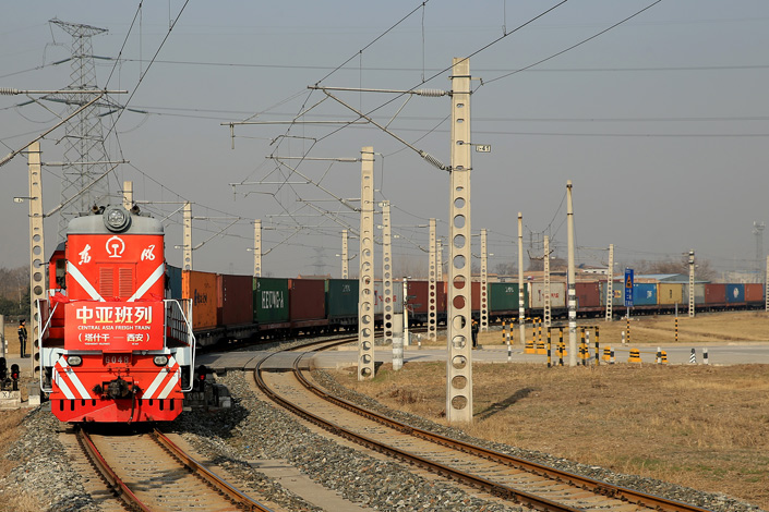 A train carrying cotton from Central Asia’s Uzbekistan arrives in a station in Xi’an, Shaanxi province, on Feb. 24. It was the first freight train from Uzbekistan since Xi’an started a Central Asia freight service as part of the Belt and Road program. Photo: IC