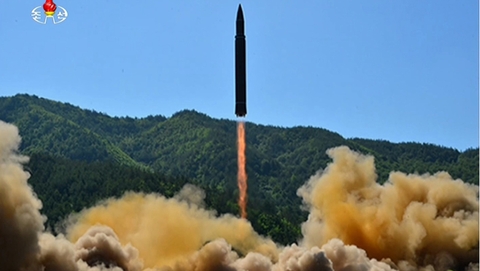 朝鲜宣布洲际弹道导弹火星-14试验发射成功