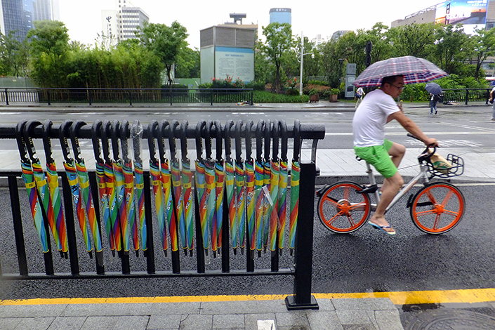 A Nanchang company that lends umbrellas to users for a small fee has seen 30,000 of its umbrellas disappear after just one month. Photo: Visual China