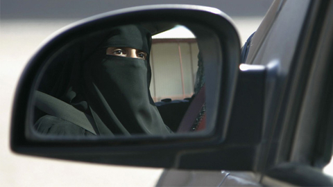 车内该不该穿面纱？伊朗女性与警察冲突引争议