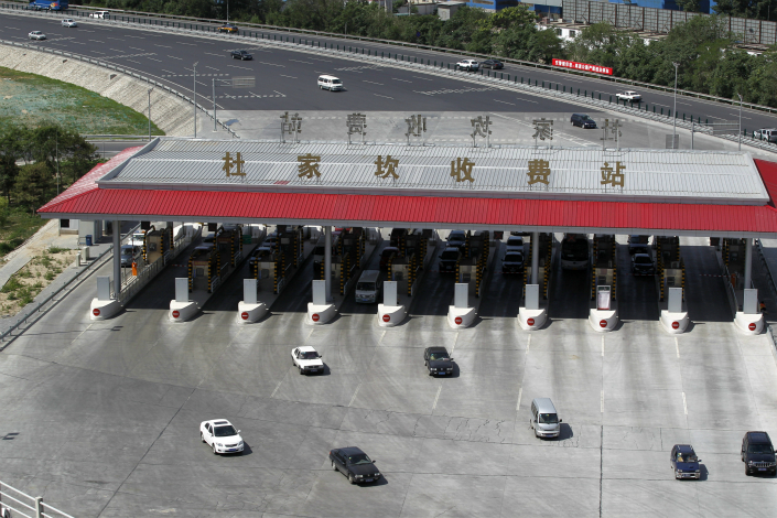 China's ministries of finance and transport have said that national and provincial toll road construction now can be financed only through toll revenue bonds. Photo: Visual China