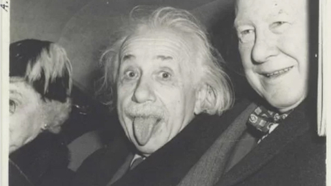 爱因斯坦“吐舌照”拍卖 12.5万美元赠予希伯来大学