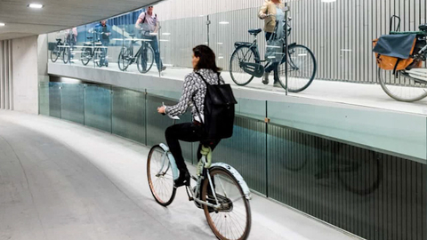 荷兰建世界最大自行车停车场 容量达1.25万辆