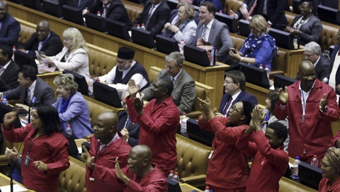 南非反对阵营联袂弹劾 总统祖马再次险胜