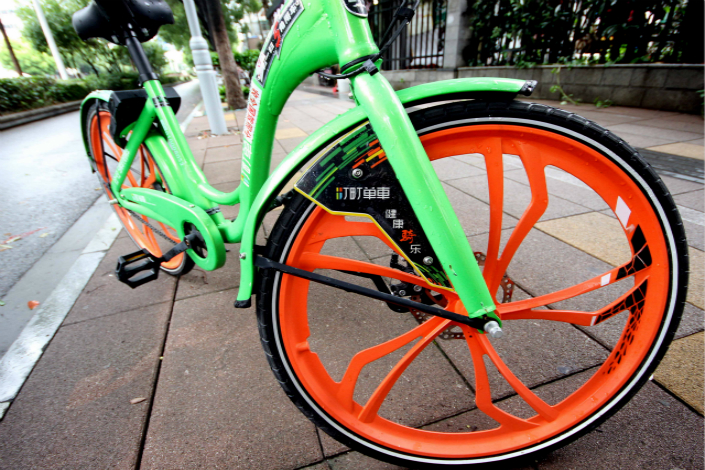 Nanjing-based bike-sharing company Dingding is no longer operating, and users' requests for refunds of their respective 199-yuan deposits have been ignored. Photo: Visual China