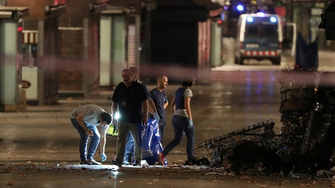 巴塞罗那发生恐袭 货车碾压行人致13人死亡