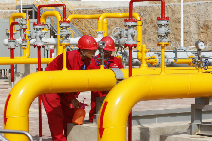 Growth in China's domestic natural gas production couldn’t keep up with that of imports last year, as the latter increased 6.6% while output edged up 1.7%. Above, workers inspect the China-Myanmar oild and gas pipeline in Ruili, Yunnan province, in November 2013. Photo: Visual China
