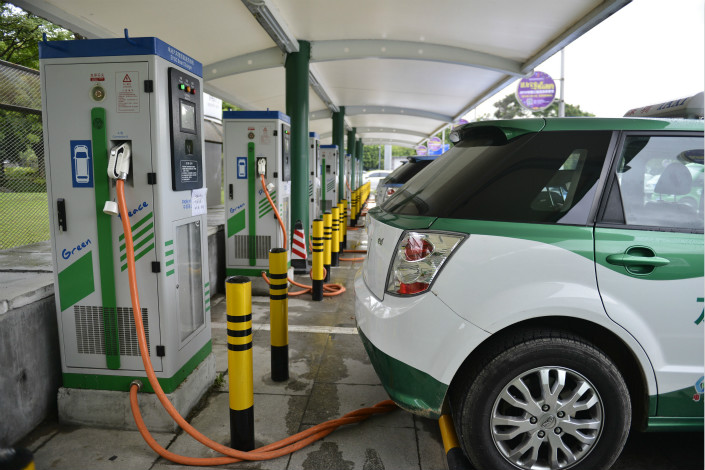 BYD, China’s leading new-energy car manufacturer, reported that its new-energy vehicle sales fell about 18% year-on-year in the first half of 2017. Above, a BYD vehicle charges its battery in Shenzhen in July 2016. Photo: Visual China
