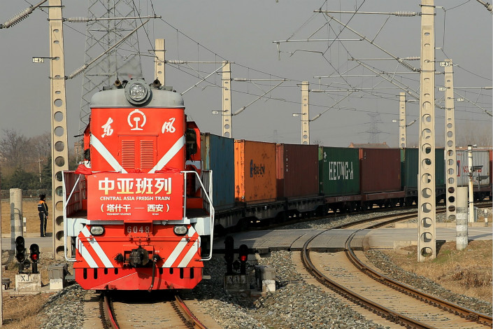 Reducing trade barriers, a principal objective of the Belt and Road initiative, is important, especially given the limited success that international organizations have had in promoting economic growth in developing countries. Above, a freight train carrying high-quality cotton yarn from Central Asia arrives in Xi'an, Shaanxi province, on Feb. 24. Photo: Visual China
