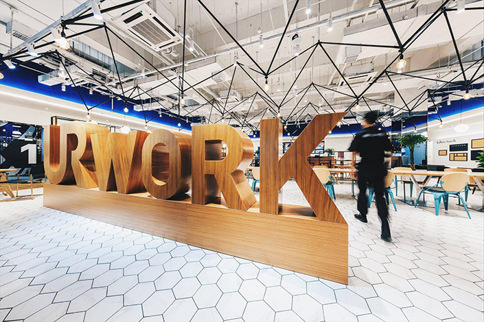 WeWork Companies Inc. said in a case filing to U.S. federal court on Tuesday that rival UrWork has a “confusingly similar name” that “will deceive potential customers into believing that UrWork’s services come from, are affiliated with or are sponsored by WeWork.” Above, a UrWork shared-office space is seen in the Jiuxianqiao area of Beijing on July 20. Photo: UrWork