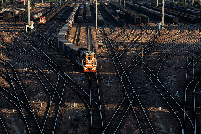 National rail operator China Railway Corp. (CRC) is aiming to shift its entire staff of 2.1 million people and several hundred thousand contract workers to a new corporate entity as part of its planned efficiency overhaul. Photo: Visual China