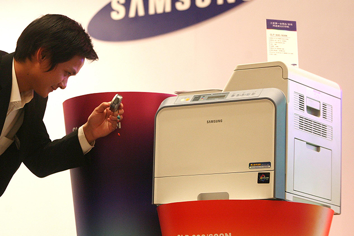 An agreement that would have HP Inc. pay $1.05 billion for the printer business of Samsung Electronics Co. Ltd. would help HP get a stronger foothold in Asia. Above, Samsung displays its CLP-600 color laser printers in Beijing in September 2006. Photo: Visual China