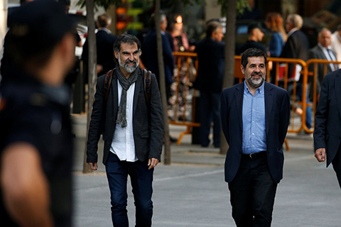 西班牙法院收押两名独立派领袖 加泰罗尼亚企业因动荡忙迁总部
