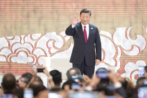 2017年11月10日，国家主席习近平抵达越南岘港，出席APEC第二十五次领导人非正式会议,在下午举行的“APEC工商领导人峰会”上，习近平出席活动并发表主旨演讲。图/@新华视点