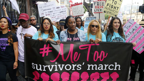 好莱坞千人街头游行 支持性骚扰受害者